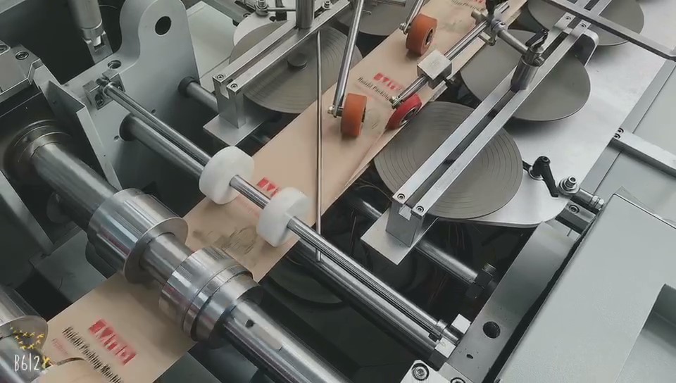 одель 330- один из продуктов серии полностью автоматических высокоскоростных станков для производства бумажных пакетов с квадратным дном5